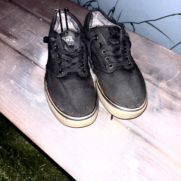 Black Vans trainers M 9 shoes are in good condition ready to wear - Picture 1 of 7
